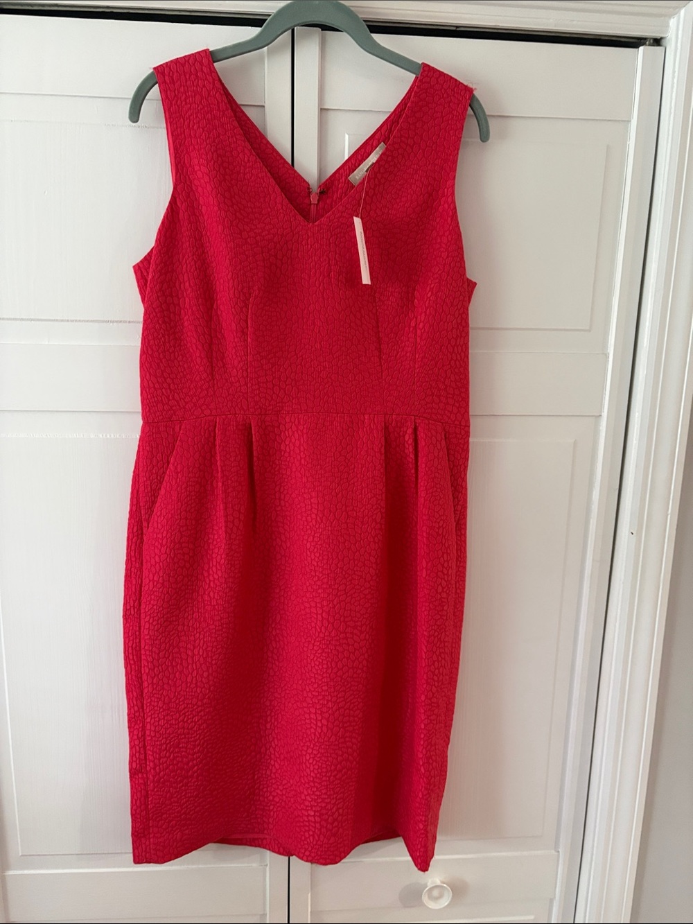 Banana Republic Sleeveless V-Neck Sheath Dress in Vibrant Coral Pink-size 12 NWT